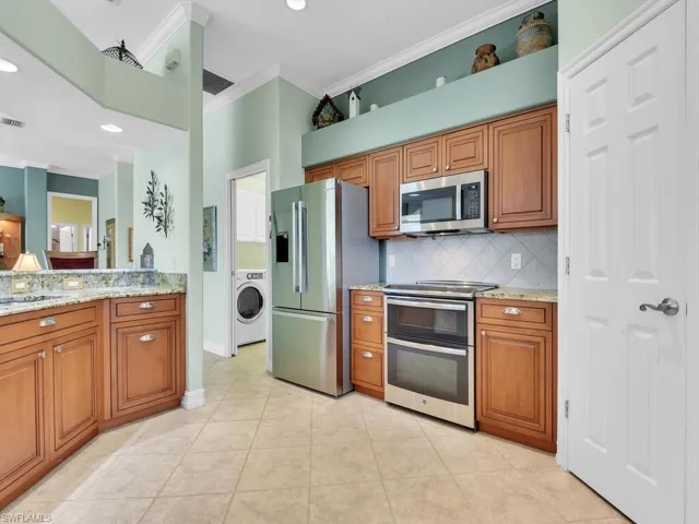 Kitchen w/ Walk-In Pantry