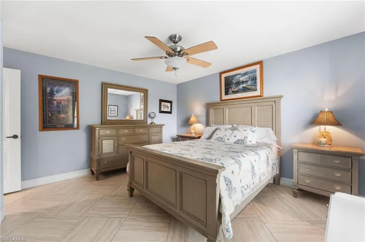 Bedroom with ceiling fan