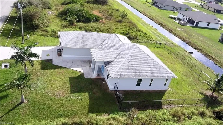 612  Kingsbury E ST, Lehigh Acres, FL 33974