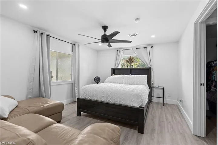 23  Derhenson  DR, Naples, FL 34114