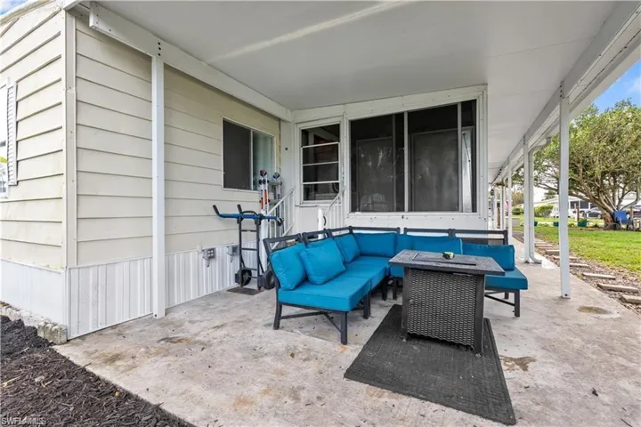 23  Derhenson  DR, Naples, FL 34114
