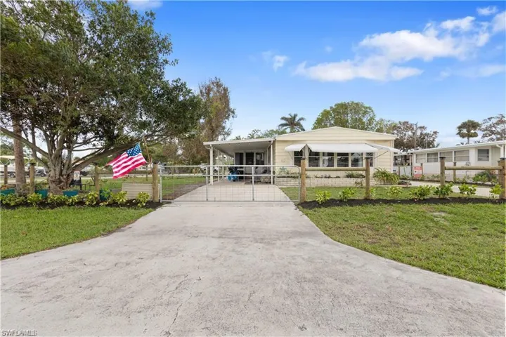 23  Derhenson  DR, Naples, FL 34114
