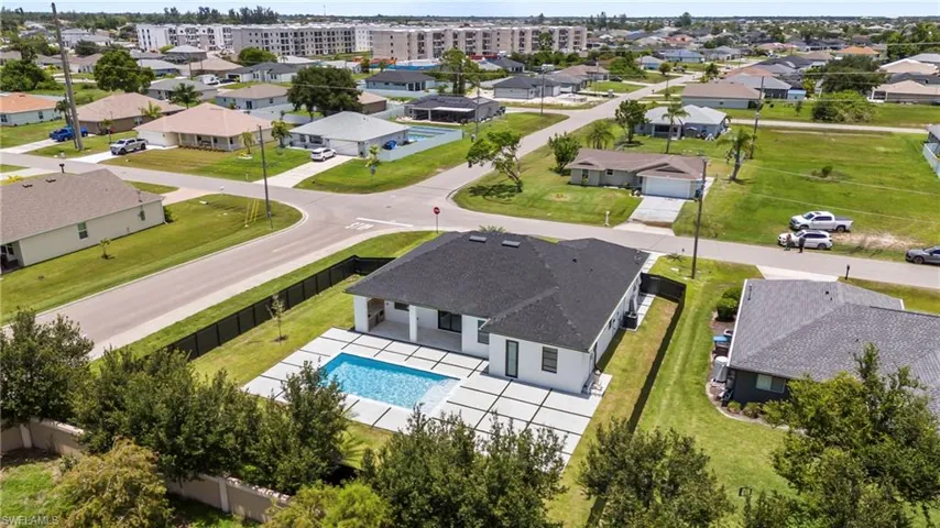 Birds eye view of property
