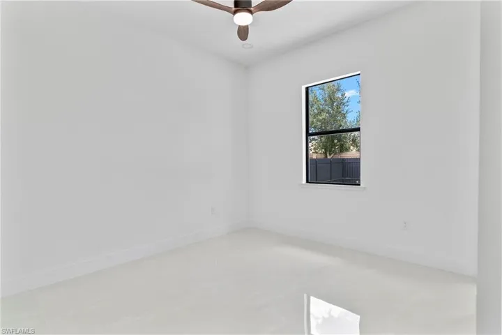 Empty room featuring ceiling fan