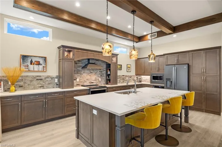 Kitchen/Breakfast Bar