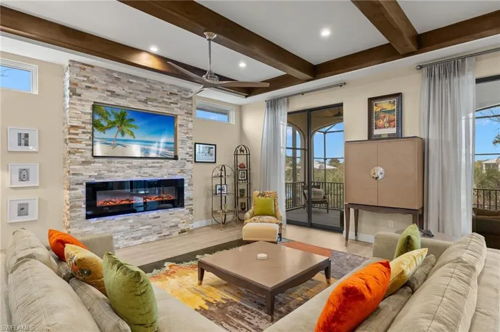 Living Room/Fireplace