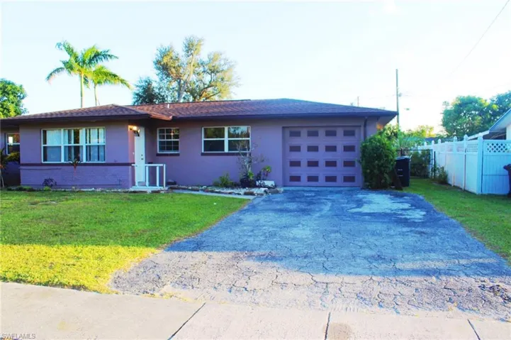 10  Broadway  CIR, Fort Myers, FL 33901