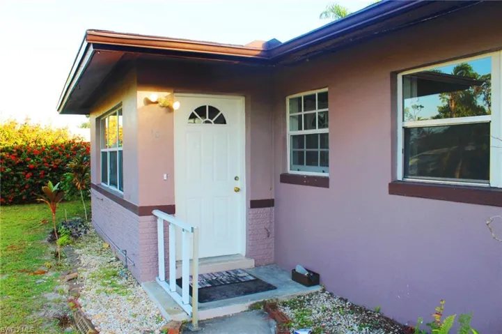 10  Broadway  CIR, Fort Myers, FL 33901