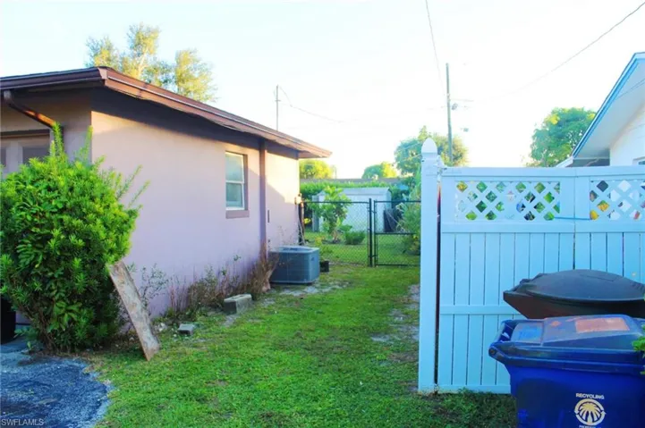10  Broadway  CIR, Fort Myers, FL 33901