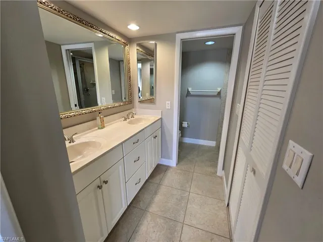Master Bath w/Dual Sinks
