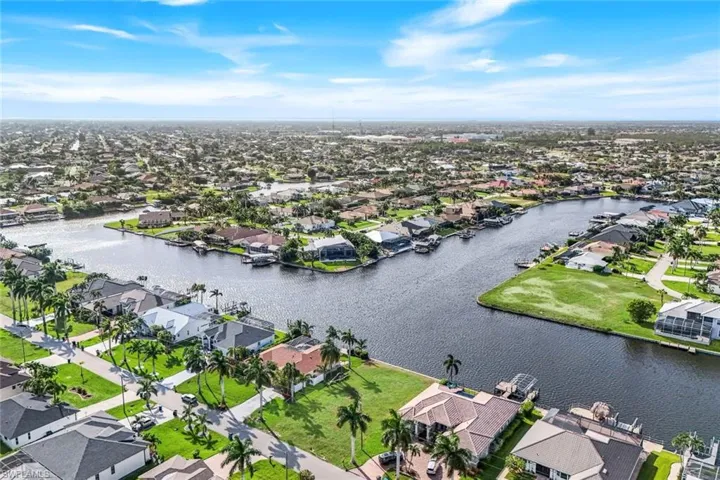 2834 Sw 30th St, Cape Coral, Florida 33914
