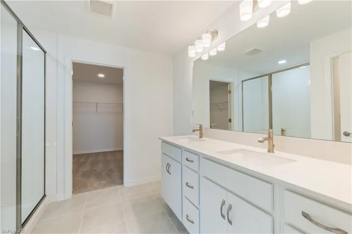 Owner's Bathroom-Photo description represents the model home of same floor plan.