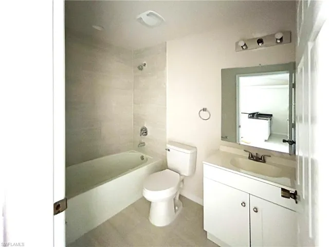 Full bathroom with vanity, toilet, and tiled shower / bath