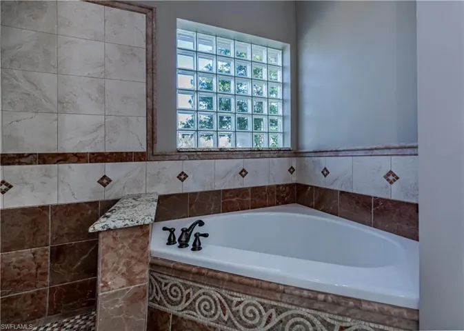 Separate tub