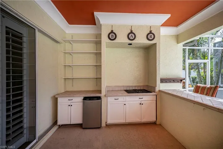 Outdoor kitchen w/grill