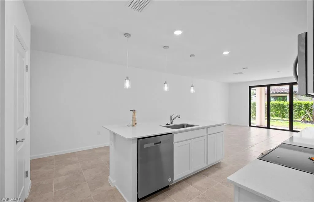 1643 Lake Jessup CIR, Cape Coral, FL 33909,225063570