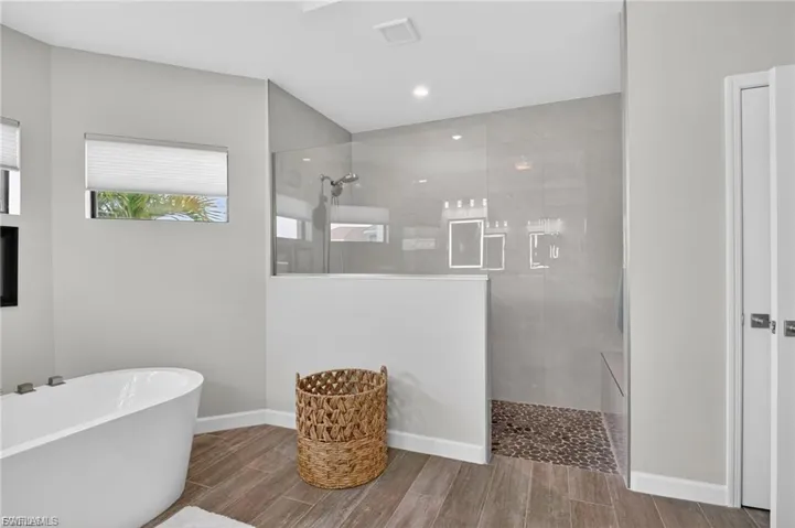 230 Ne 18th St, Cape Coral, Florida 33909
