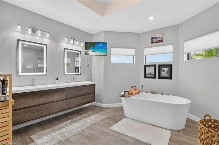 230 Ne 18th St, Cape Coral, Florida 33909
