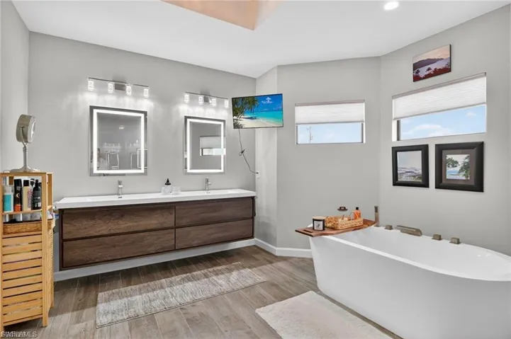 230 Ne 18th St, Cape Coral, Florida 33909