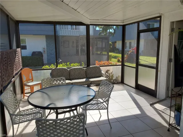 South facing screened lanai which gives all day sun. Sunny lanai. Screened in.  South facing.   Mns all day sun