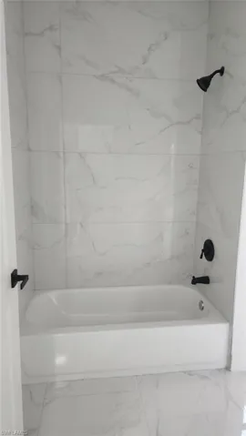 Bathroom featuring tiled shower / bath