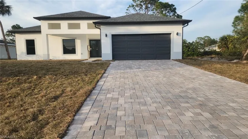 View of front facade with a garage and a front yard