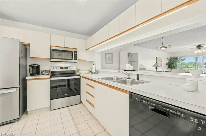 7065  Dennis  CIR, Naples, FL 34104