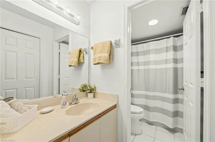 7065  Dennis  CIR, Naples, FL 34104