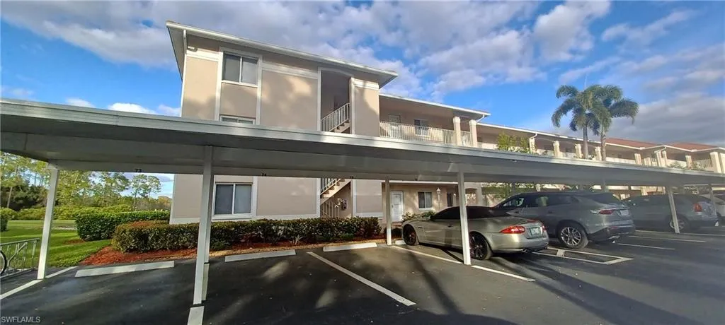 7065  Dennis  CIR, Naples, FL 34104