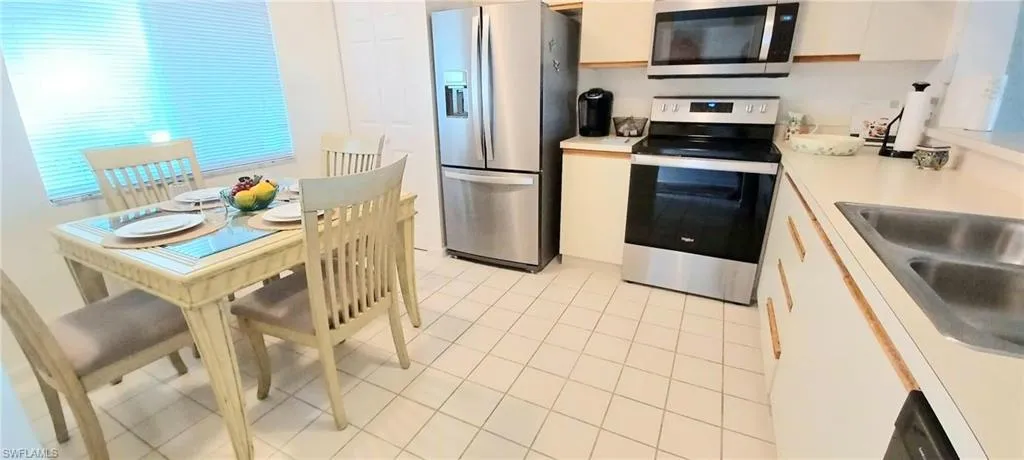 7065  Dennis  CIR, Naples, FL 34104