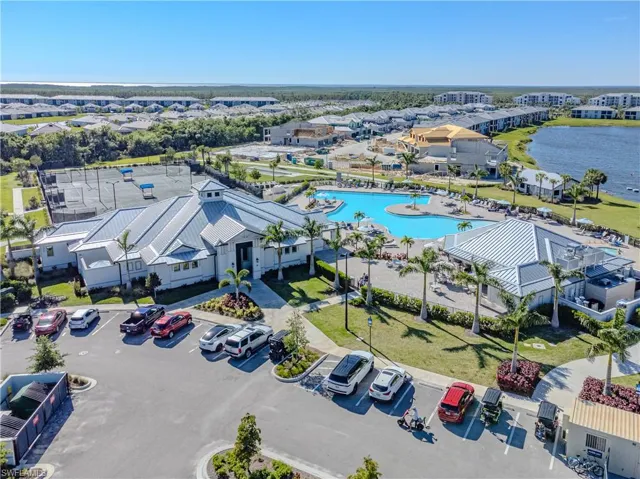 Bird's eye view of Heritage Landing community amenities