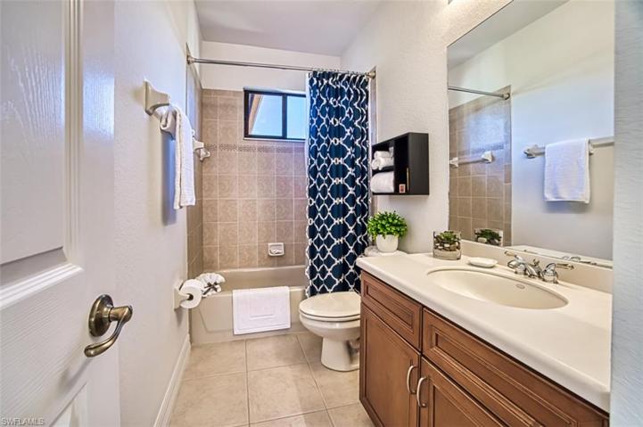 8832 Tropical CT, FORT MYERS FL 33908