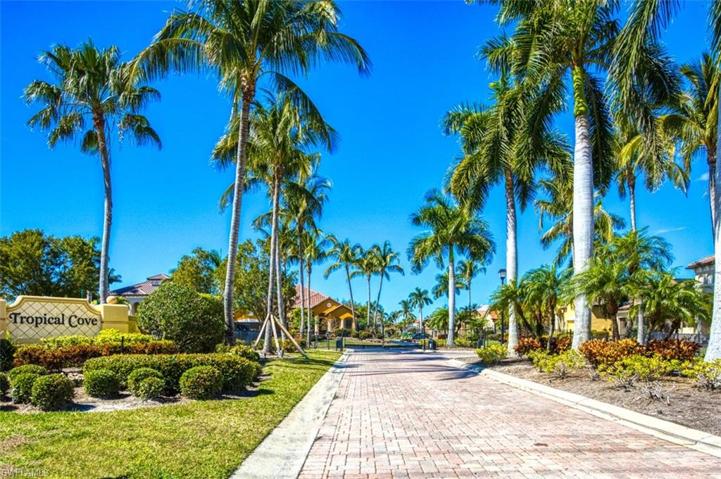 8832 Tropical CT, FORT MYERS FL 33908