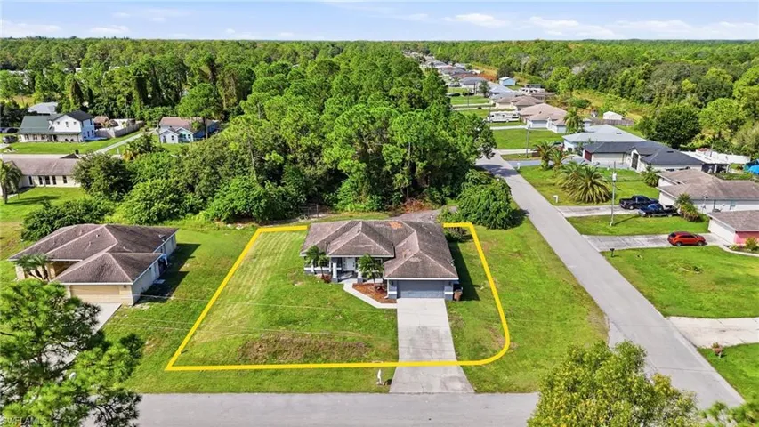 2017 Olsen Ln, Lehigh Acres, Florida 33972