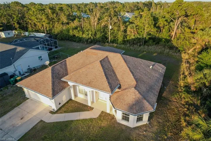 Drone / aerial view with a view of trees