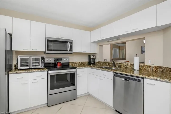 7754 Emerald Cir T202, Naples, Florida 34109