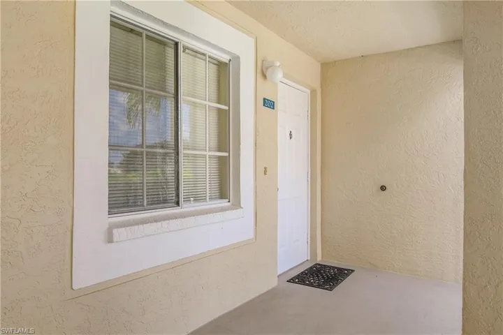 7754 Emerald Cir T202, Naples, Florida 34109