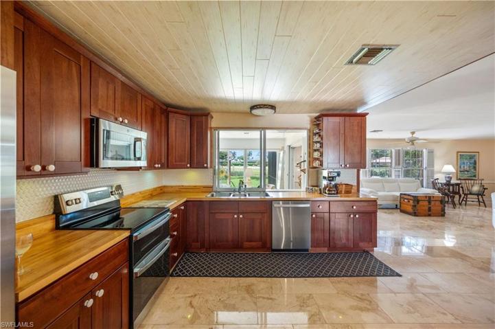 Open kitchen floorplan.