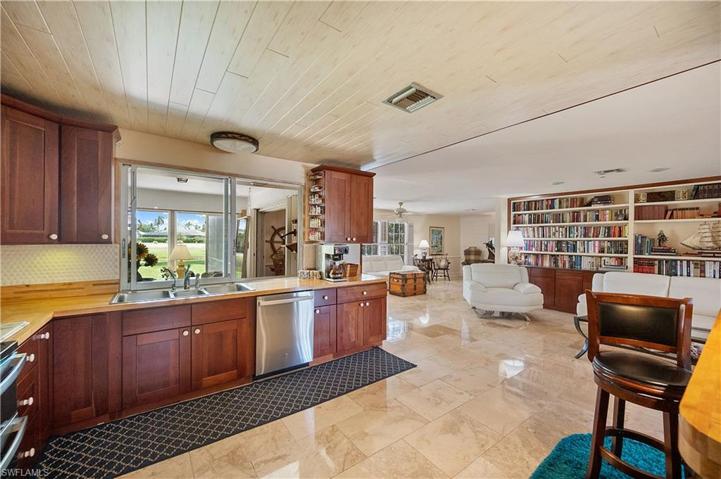 397  Forest Hills  BLVD, NAPLES, FL 34113