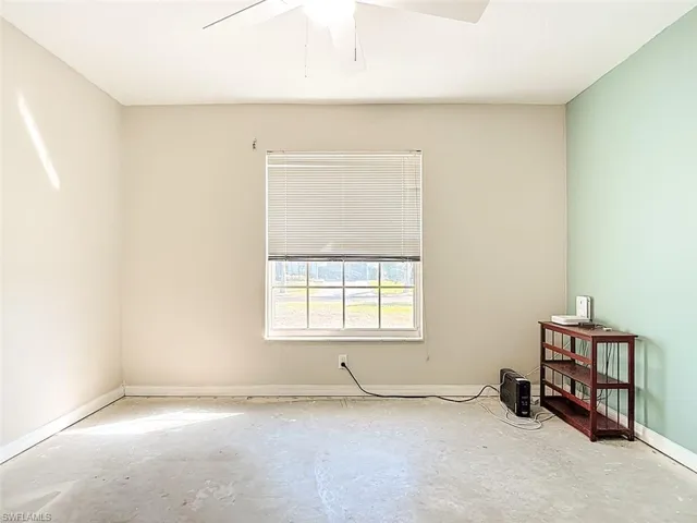 Empty room featuring ceiling fan and concrete flooring