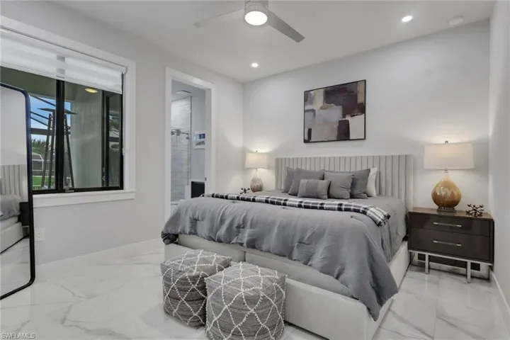 Guest bedroom with ensuite bathroom, doubling as the pool bath