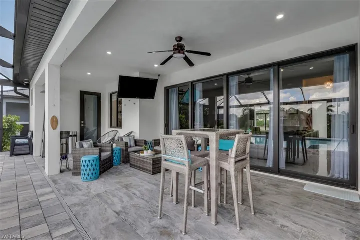 Large under truss lanai