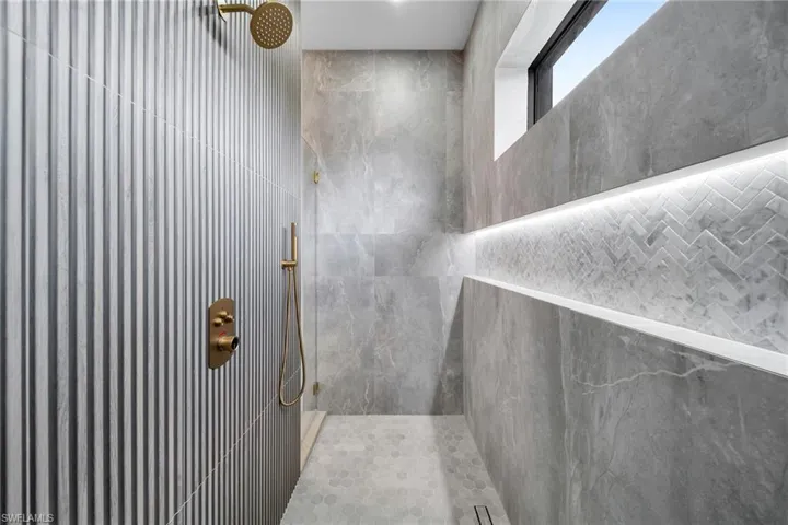 Bathroom featuring tiled shower