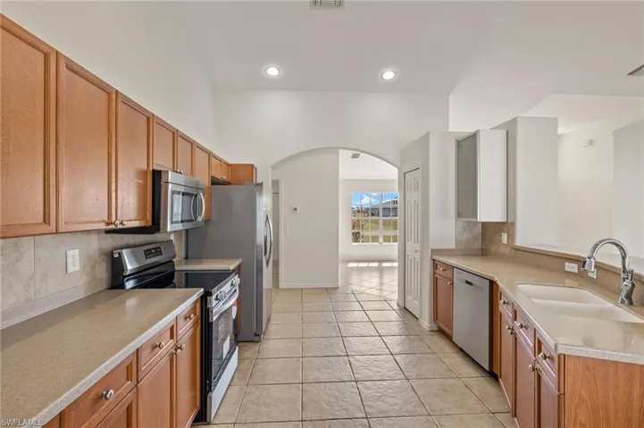 27 NW 28th  ST, Cape Coral, FL 33993