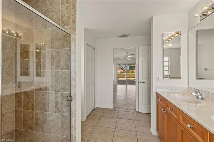 27 NW 28th  ST, Cape Coral, FL 33993