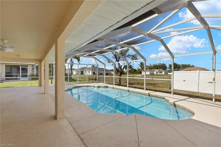 27 NW 28th  ST, Cape Coral, FL 33993