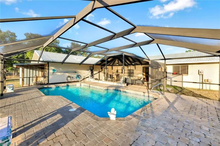 What a great entertaining area for summer barbecues!!