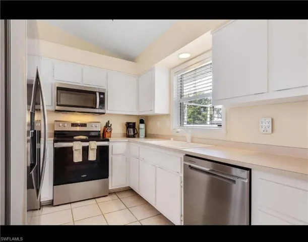 505 Se 9th Pl, Cape Coral, Florida 33990