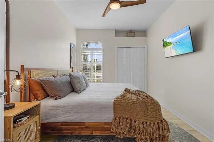 Tiled living room with crown molding and ceiling fan