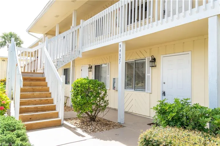 4627  Bayshore  DR, Naples, FL 34112